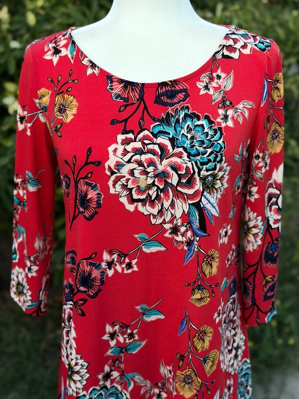 MSK Red Multicolor Floral Garden 3/4 Length Split Bell Sleeve Shift Dress ~ PM - Picture 2 of 9